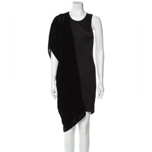Alexander Wang
Scoop Neck Knee-Length Dress
Size: M/US 8